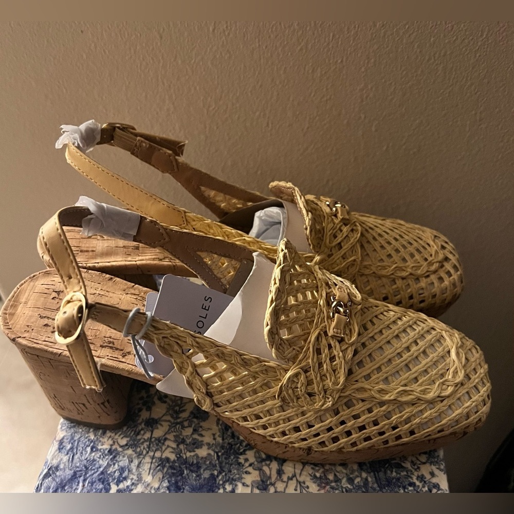 AEROSOLES Woven Beige Espadrilles - Picture 3 of 5